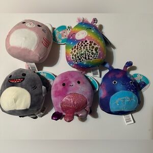 Five Squishmallows 
4 Walgreens Exclusive 
Piaxa Adelaide Gordon Prim 
& Paulita